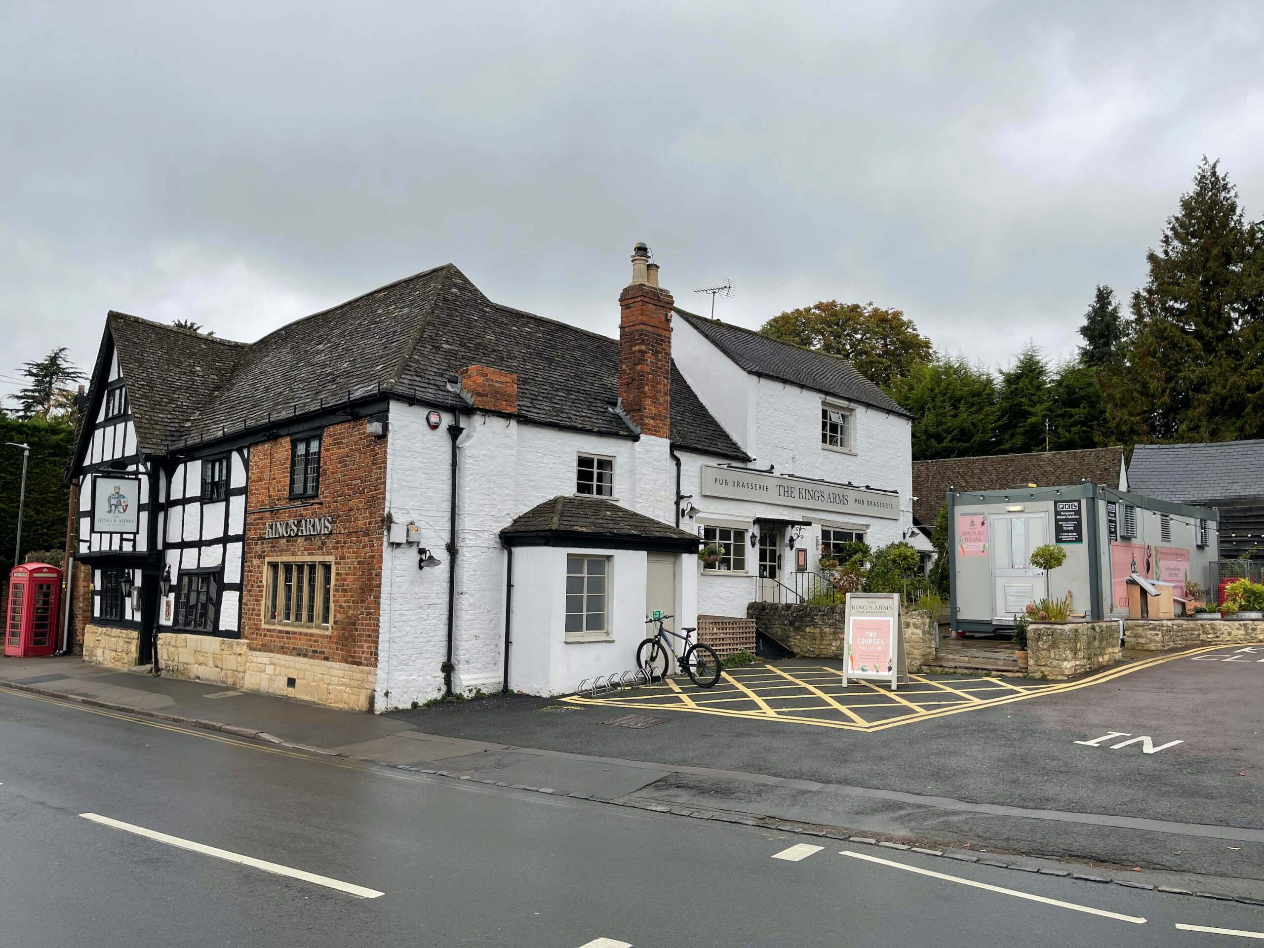 Temporary-Kitchen-at-The-Kings-Arms-2-scaled