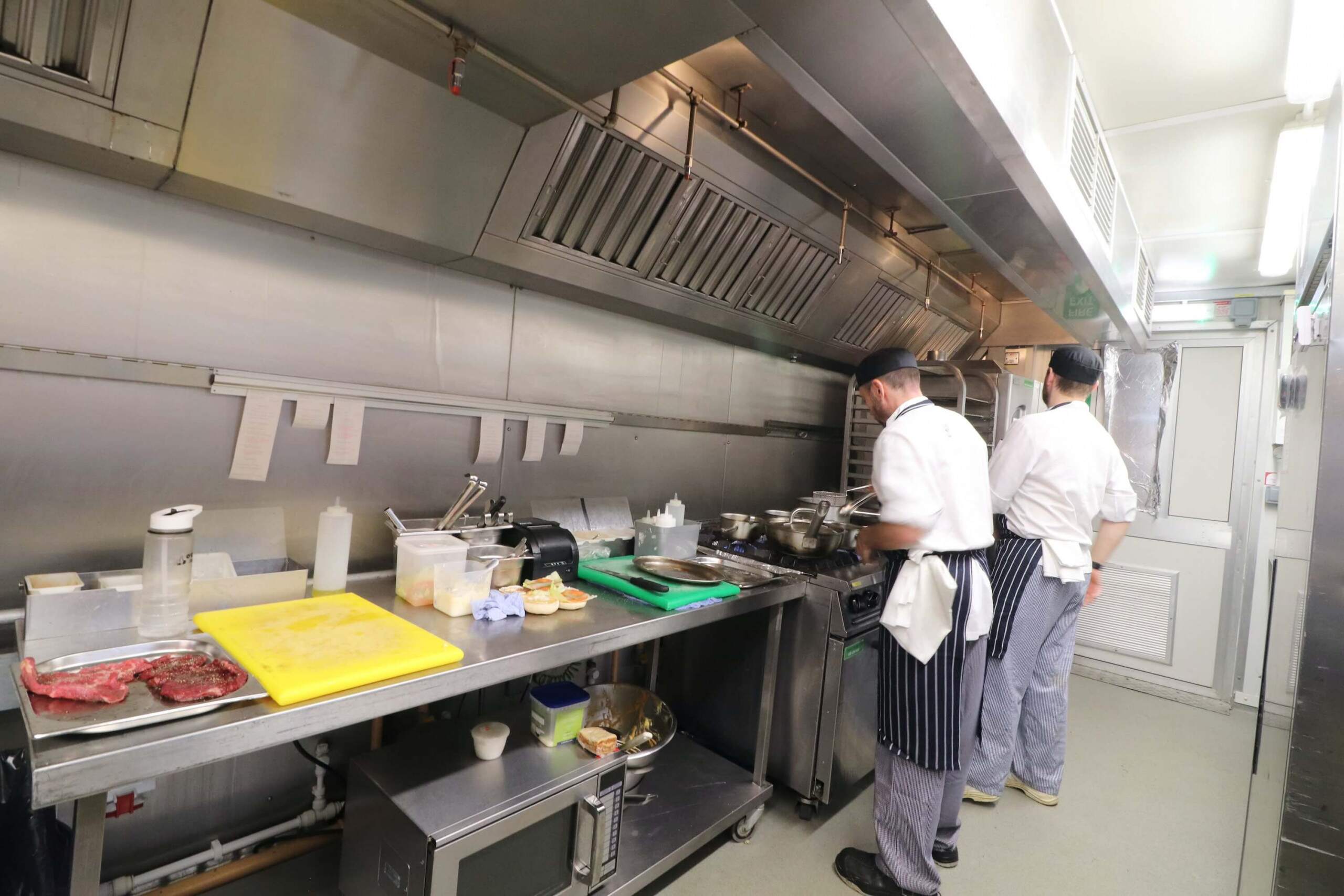 Temporary-Kitchen-at-The-Kings-Arms-6-scaled